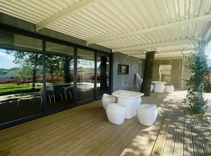 Con Jardin Rodeado De Vinedos *