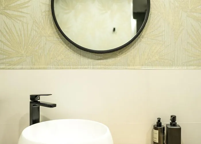 Con Jardin Rodeado De Vinedos